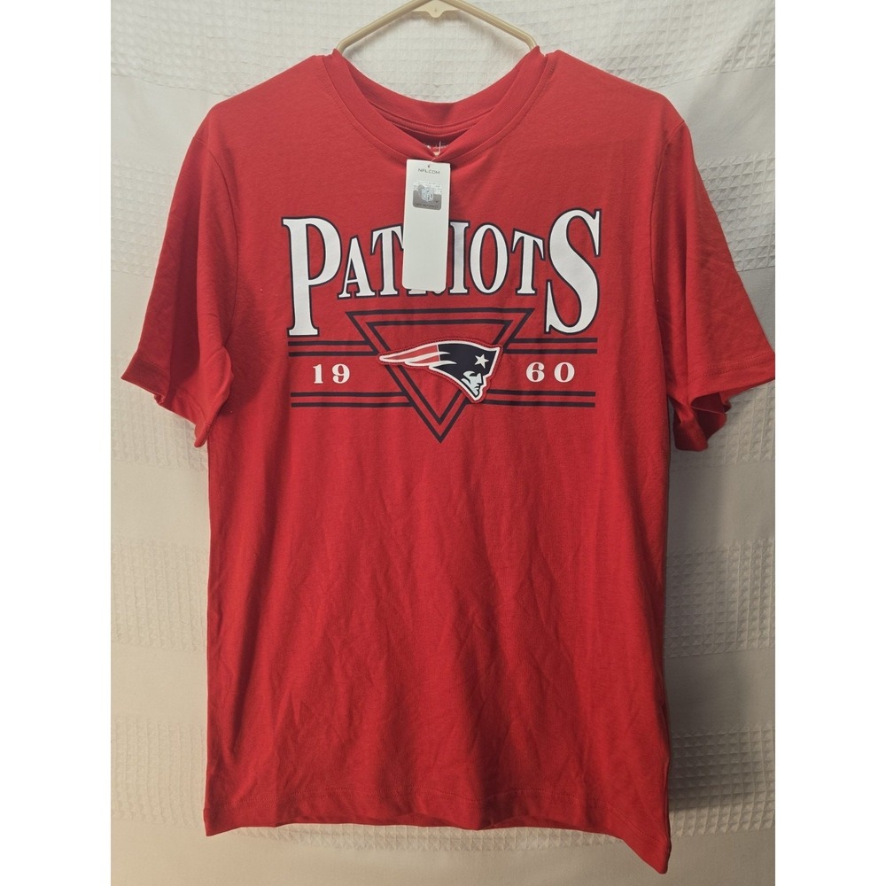 NFL New England Patriots Large Logo Team Apparel Red Shirt Mens Small 1960